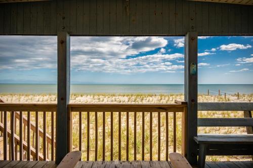 Chill'ax Inn by Oak Island Accommodations - photo 11