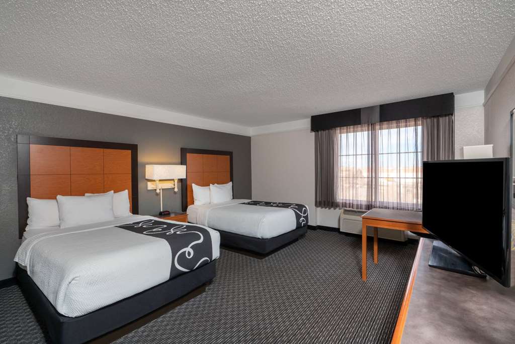 La Quinta Inn & Suites by Wyndham Pueblo - photo 26
