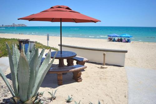 Great for Families 5 Bedroom on Sandy Beach — 4-Star Luxury Hotel in Puerto Penasco, Mexico