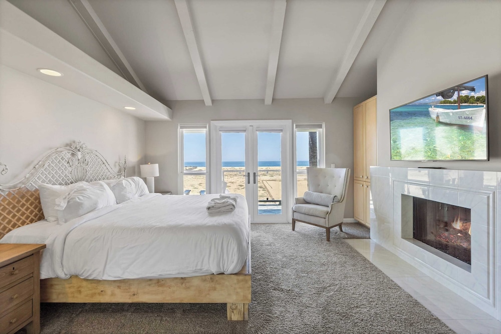 Beach Break by Avantstay Oceanfront View Patio in Newport Beach, United States