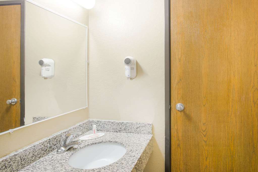 Super 8 by Wyndham Massena NY - photo 13