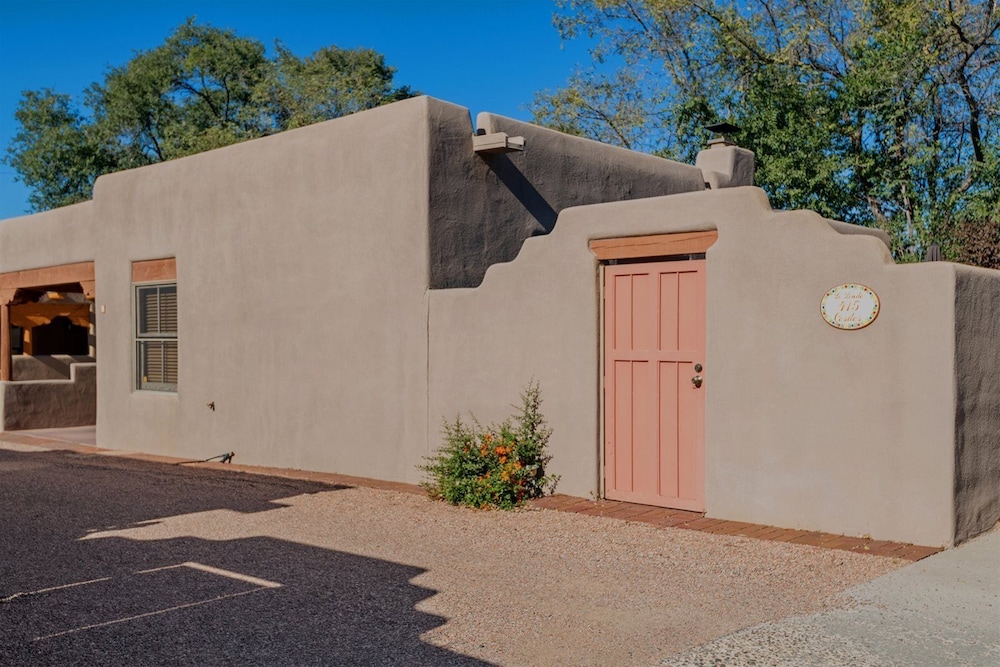 Kiva Stunning & Lovely With Kiva Fireplace Walk to the Plaza and the Railyard - photo 26