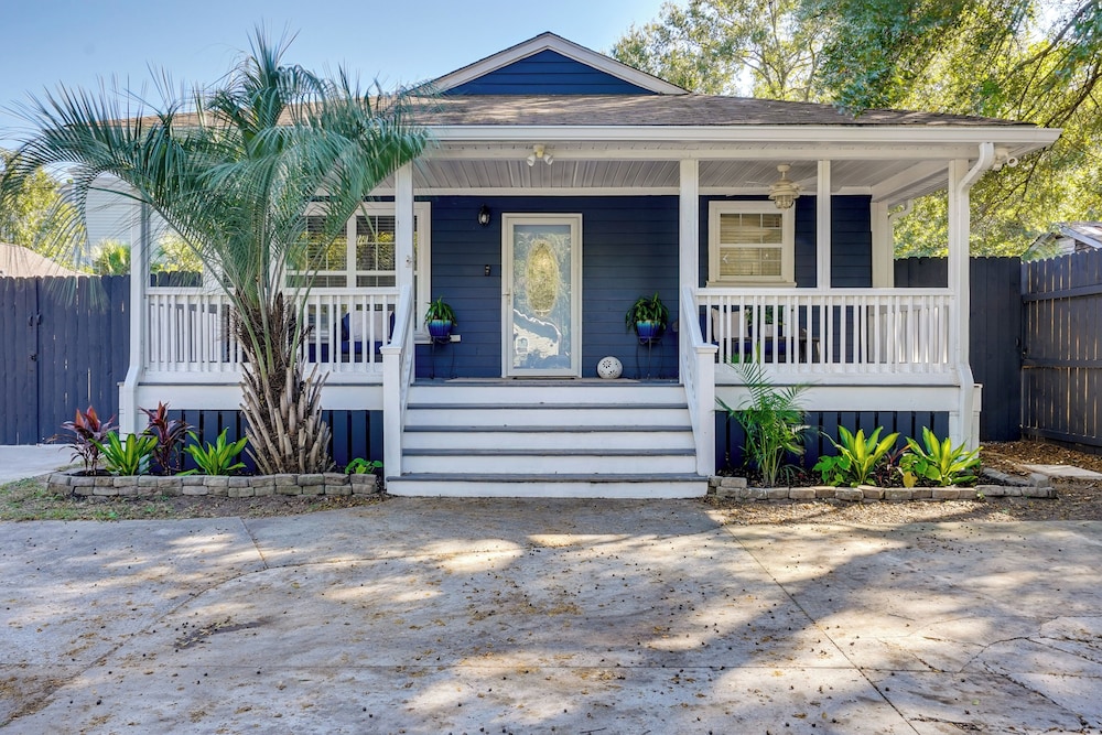 Coastal Convenience Mt Pleasant Gem 2 Mi to Ocean in Mount Pleasant, United States