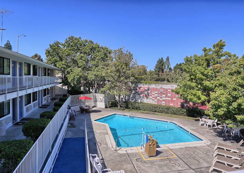 Super 8 by Wyndham Walnut Creek - photo 19