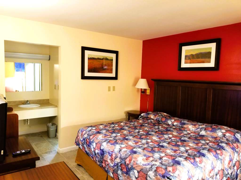Americas Best Value Inn Arkansas City - photo 8