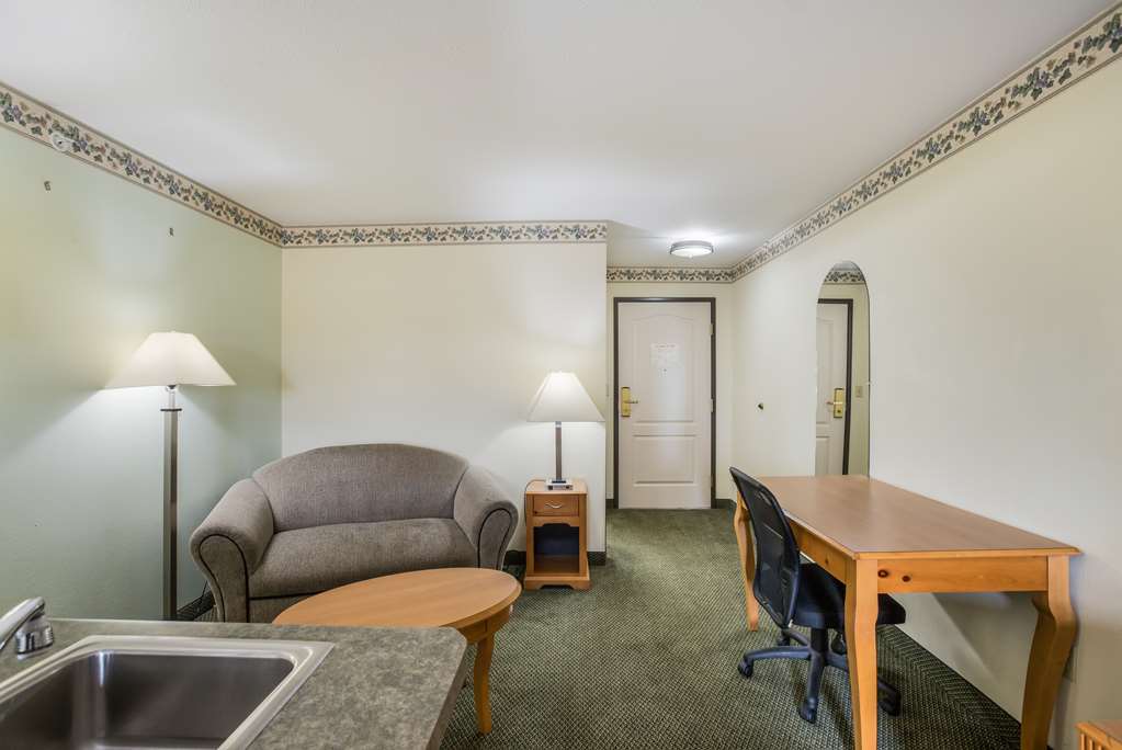 Americas Best Value Inn & Suites Three Rivers - photo 11