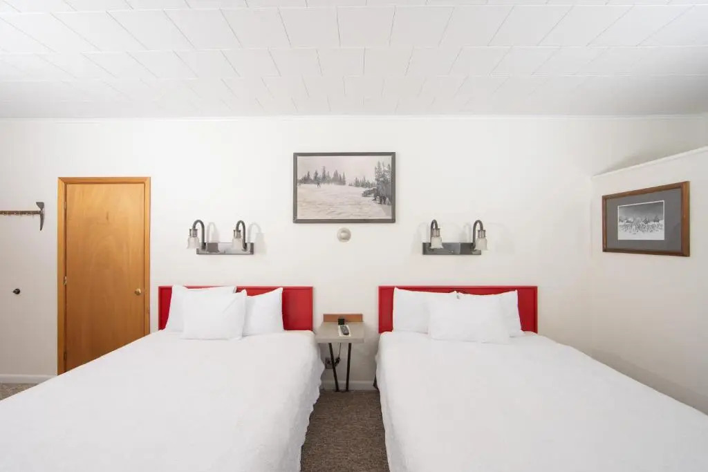 Yodeler Motel - photo 8