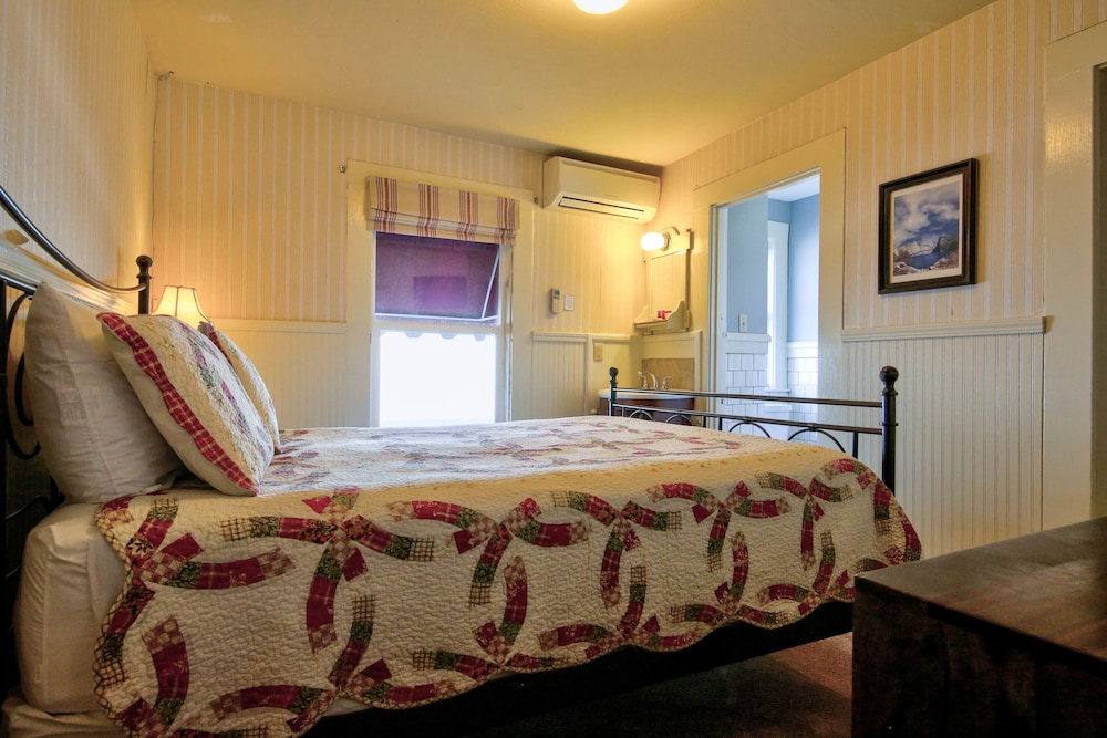 Hotel Charlotte - photo 14