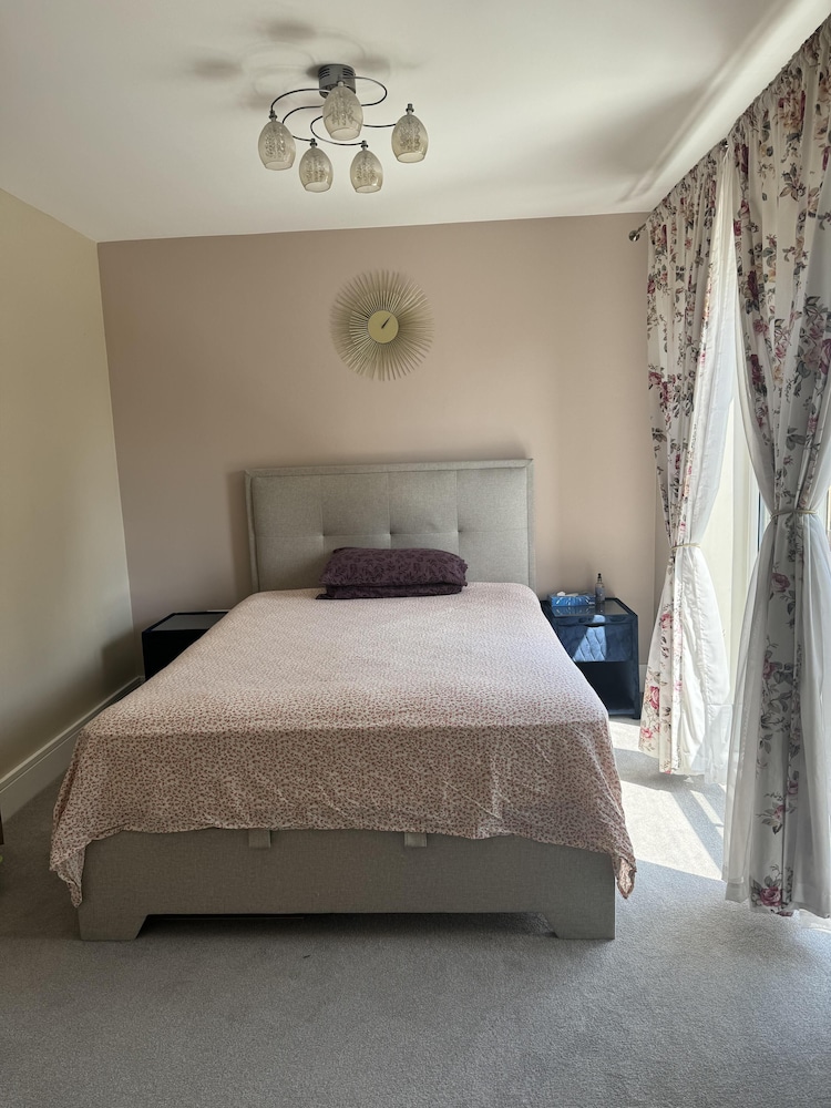 Luxurious 2 Bedroom Apartment in Reading — 4-Star Luxury Hotel in Reading, United Kingdom