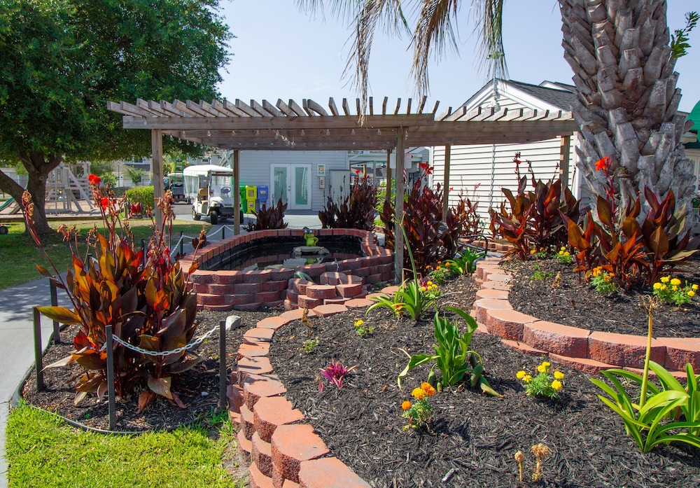 Deercreek Townhomes - carbon neutral hotel in Surfside Beach