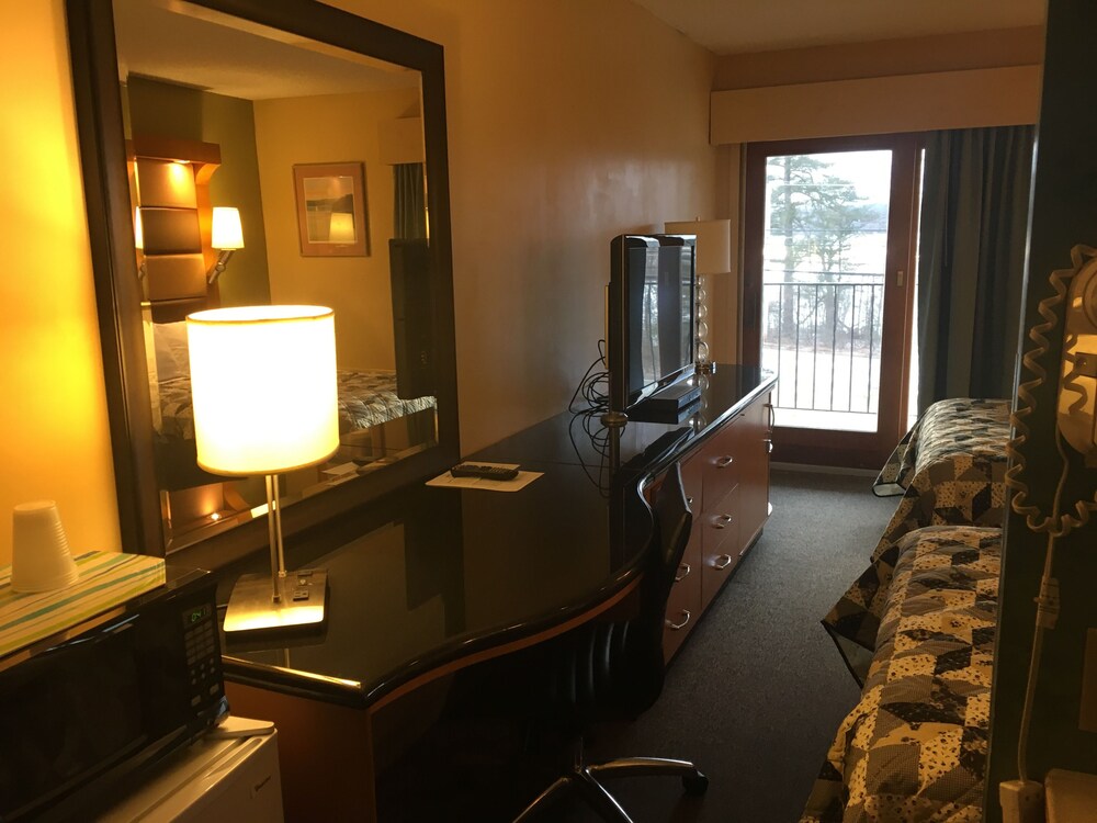 Greshams Lake View Motel - photo 8
