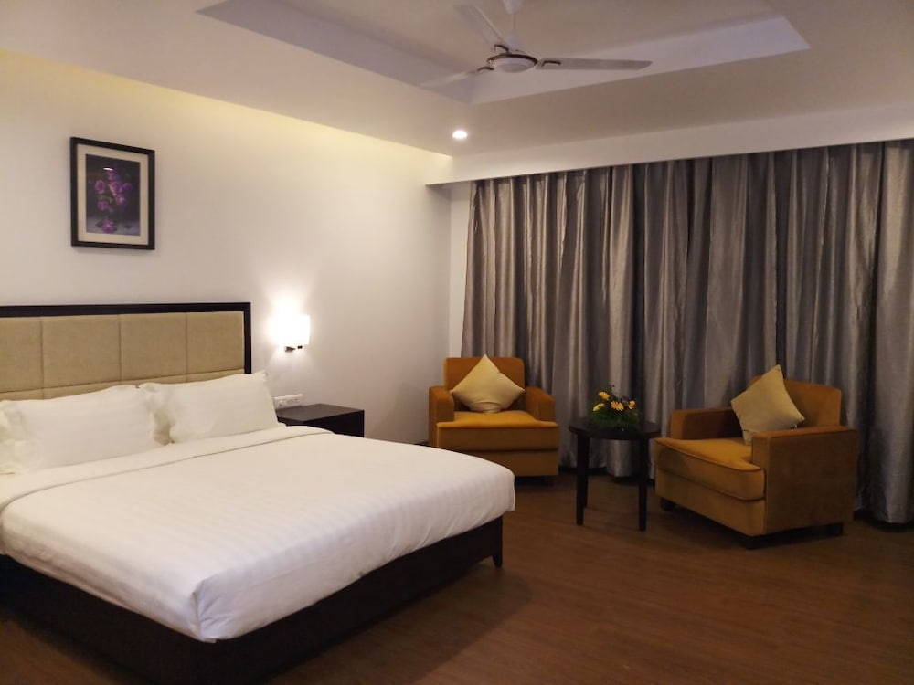 Triguna Clarks Inn — Kurnool
