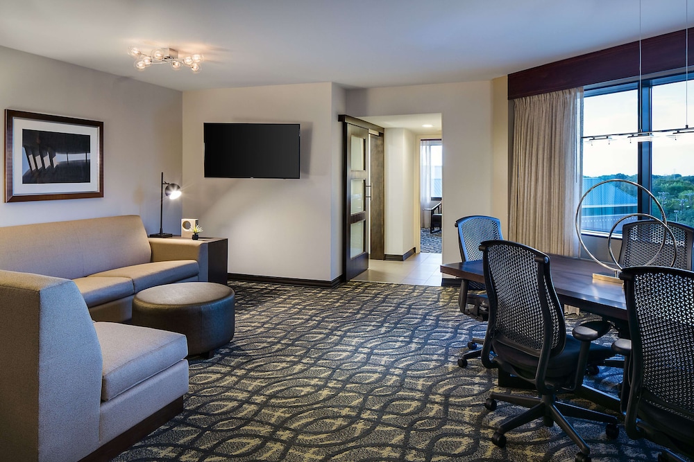 Embassy Suites by Hilton Dallas Love Field - photo 19