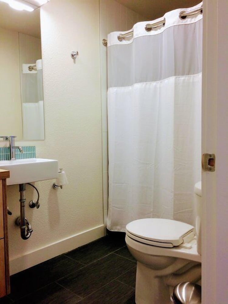 Heliotrope Hotel - photo 57