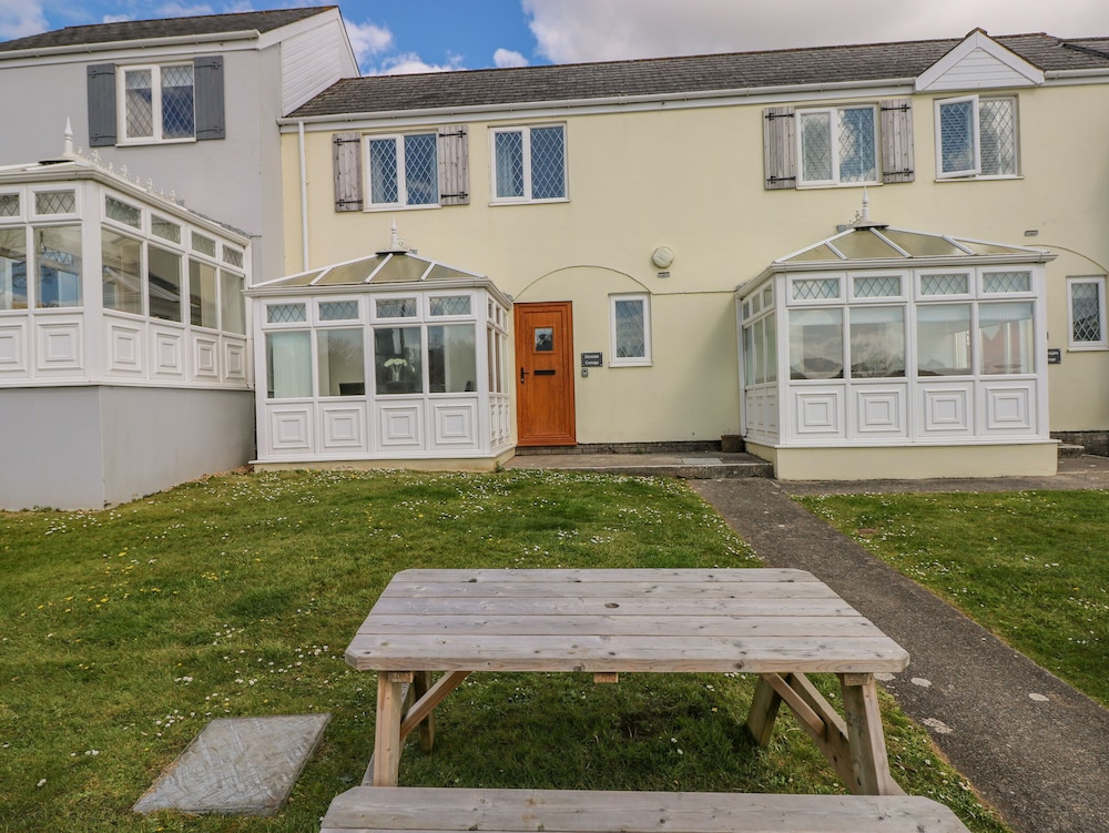 Grooms Cottage — 4-Star Luxury Hotel in Tenby, United Kingdom
