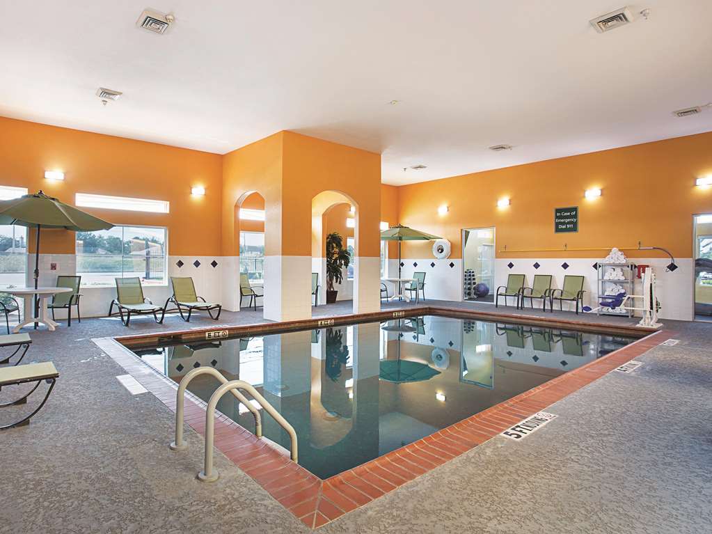 La Quinta Inn & Suites by Wyndham Houston Channelview - photo 10
