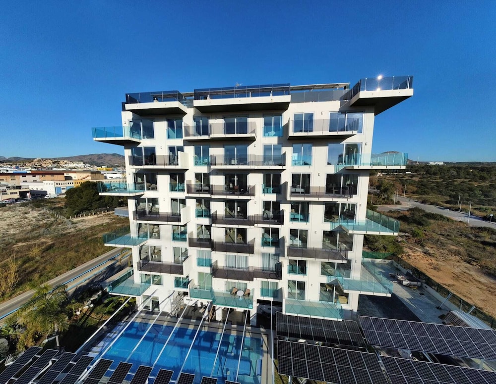 Apartamentos Oasis De La Cala — 4-Star Luxury Hotel in Finestrat, Spain