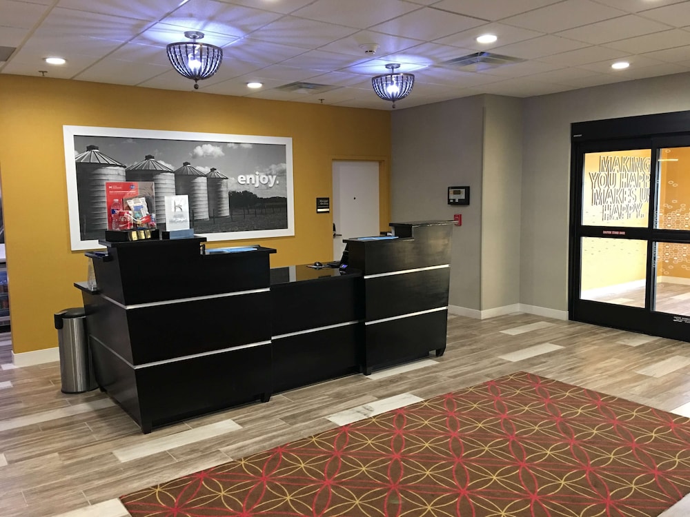Hampton Inn McPherson - photo 3