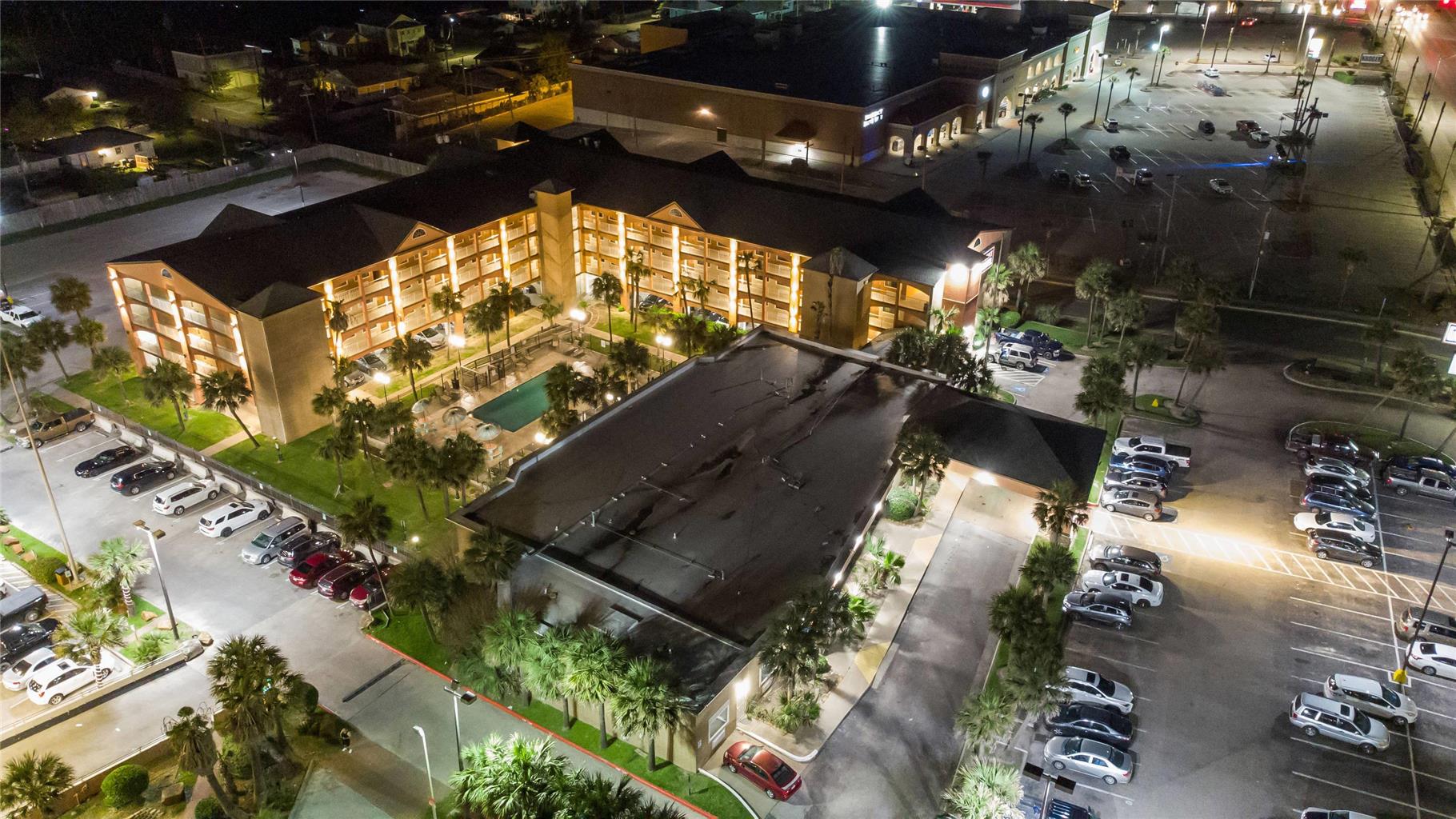 Clarion Pointe Galveston Beachfront - photo 15