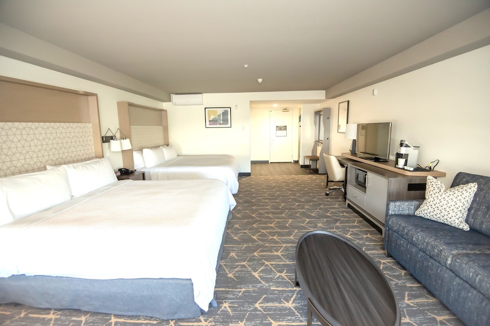 Holiday Inn & Suites Oakland Airport by IHG - photo 7