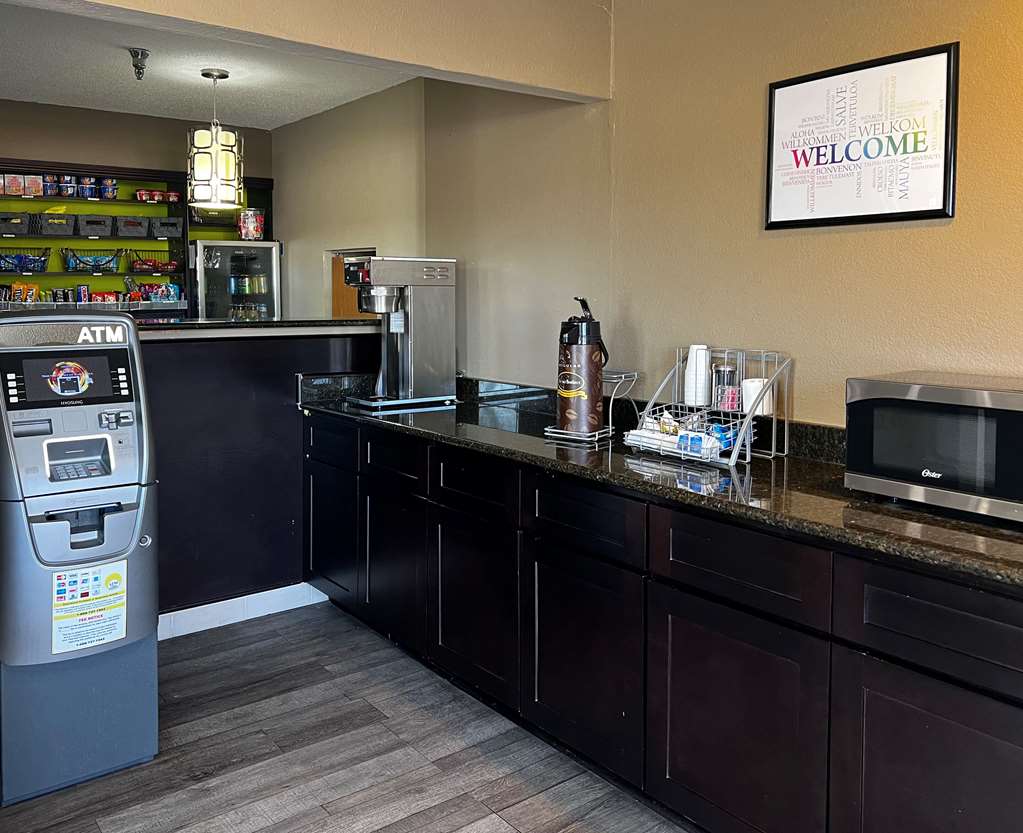 Econo Lodge - photo 20