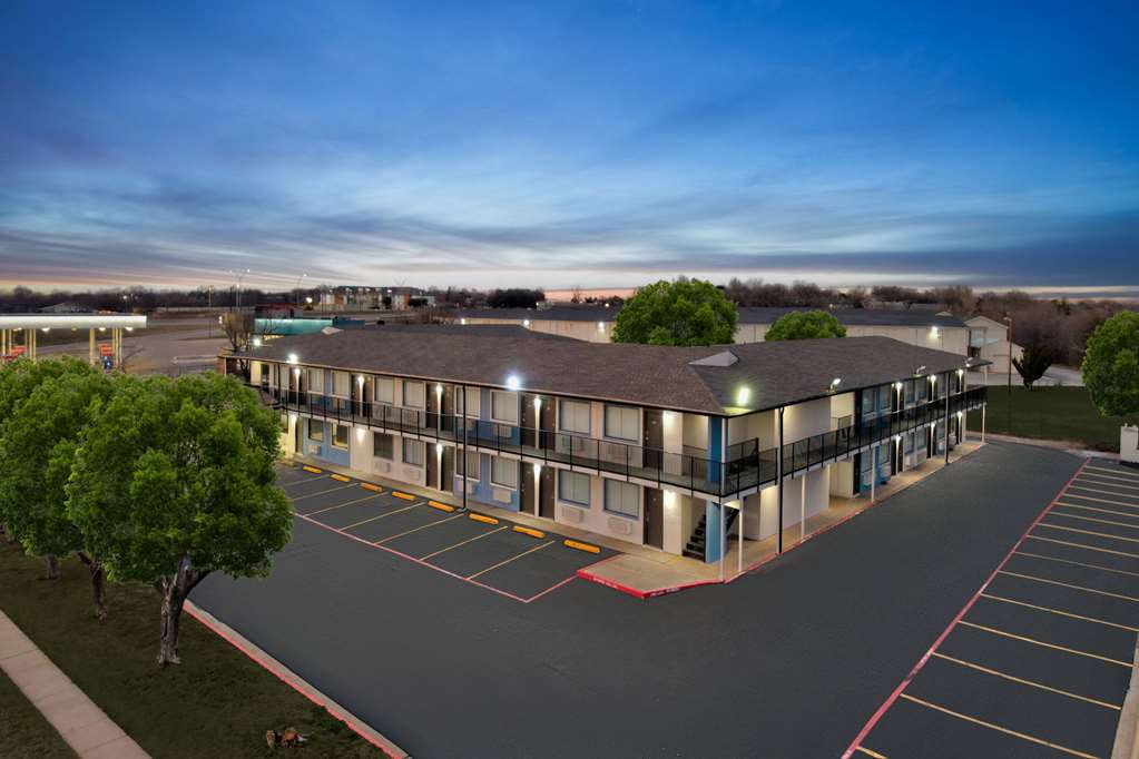 Days Inn by Wyndham Wichita Falls - photo 4