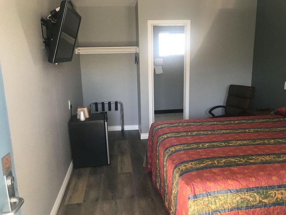 Deano's Motel Culver City - photo 14
