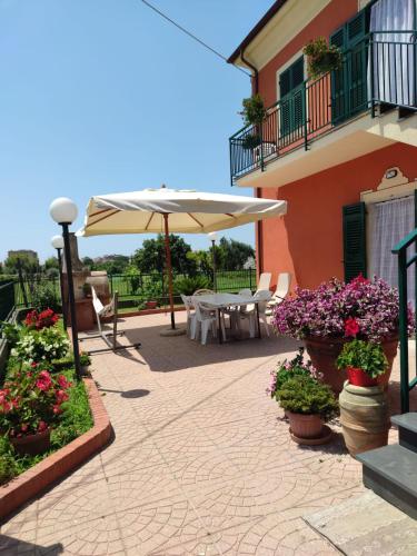 La casa tra verde e mare — 4-Star Luxury Hotel in Lavagna, Italy