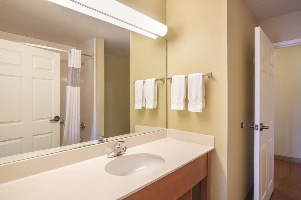 La Quinta Inn & Suites by Wyndham Bentonville - photo 29