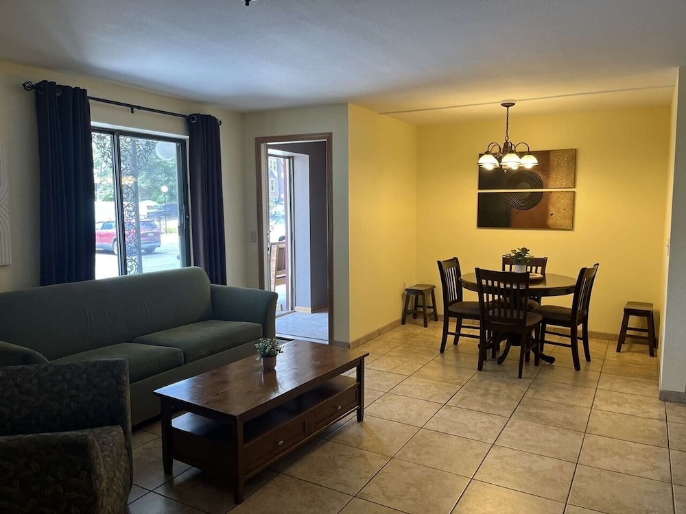 Amber's Inn & Suites - photo 15