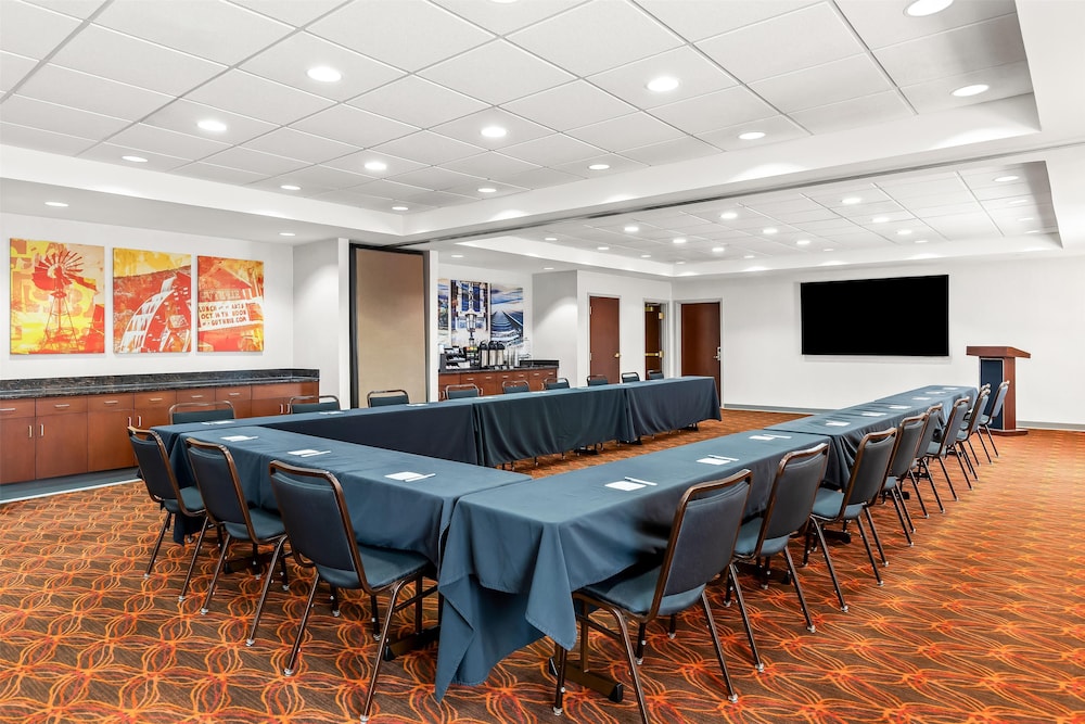 Hampton Inn & Suites Grove City - photo 46