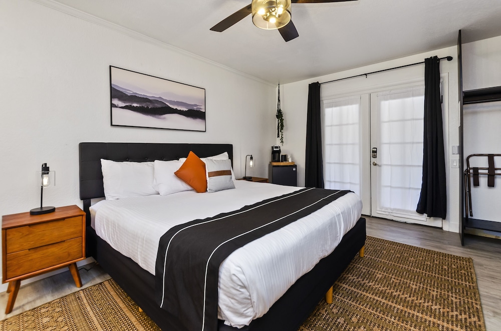 The Jeffrey Hotel - photo 8