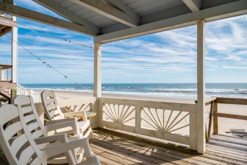 Cuddlefish by Oak Island Accommodations - photo 21