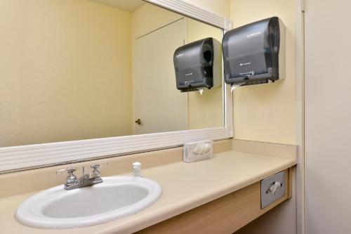 Hawthorn Suites by Wyndham Sacramento - photo 44