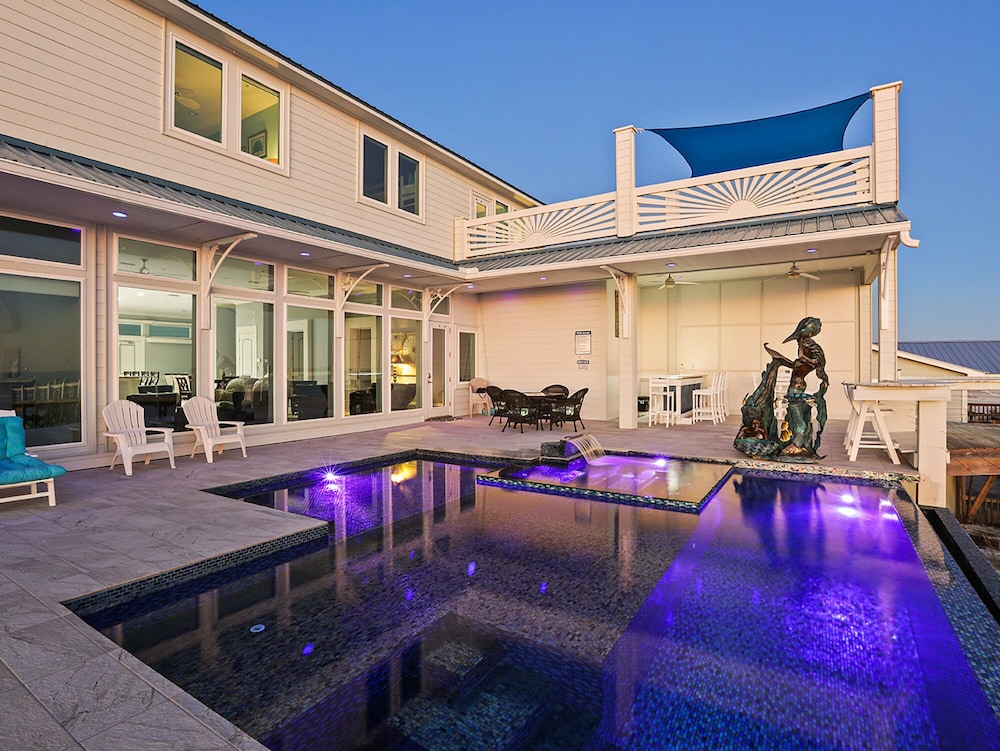 Mural Manor on Ponce by Southern Vacation Rentals — 4-Star Luxury Hotel in Gulf Shores, United States