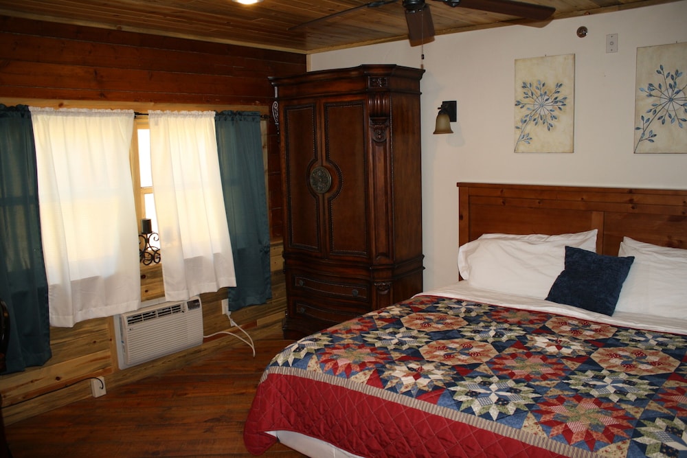 The Historic Wapiti Lodge - photo 24