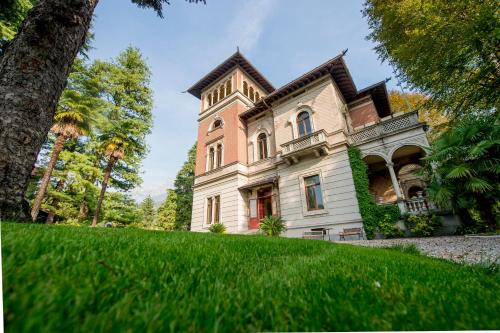 Villa Confalonieri — 4-Star Luxury Hotel in Mandello Del Lario, Italy