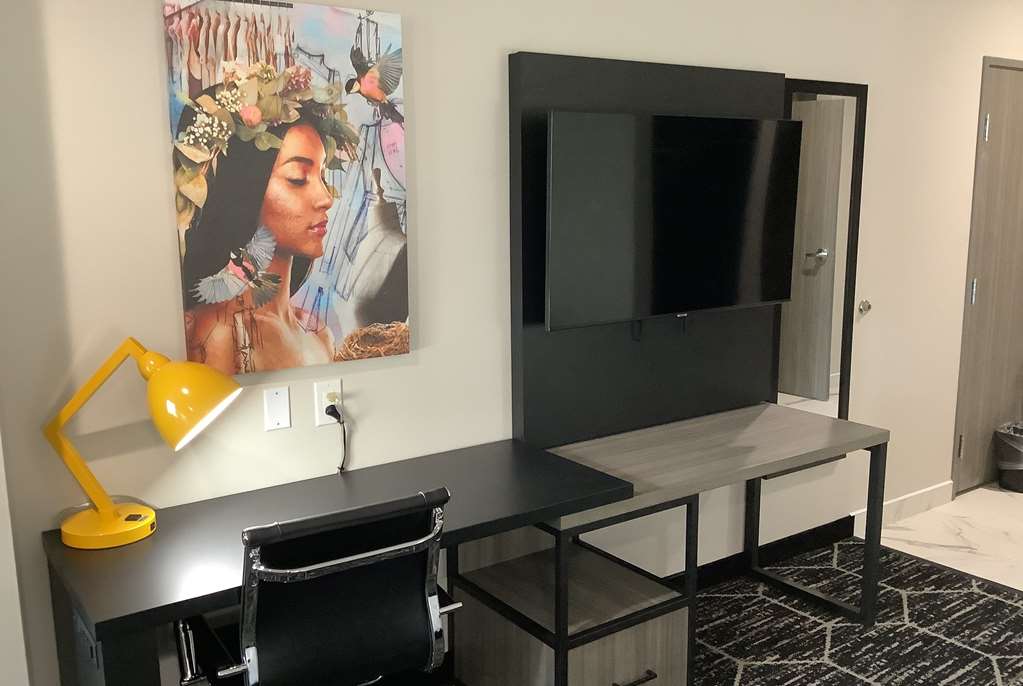 La Quinta Inn & Suites by Wyndham Corpus Christi Southeast - photo 13