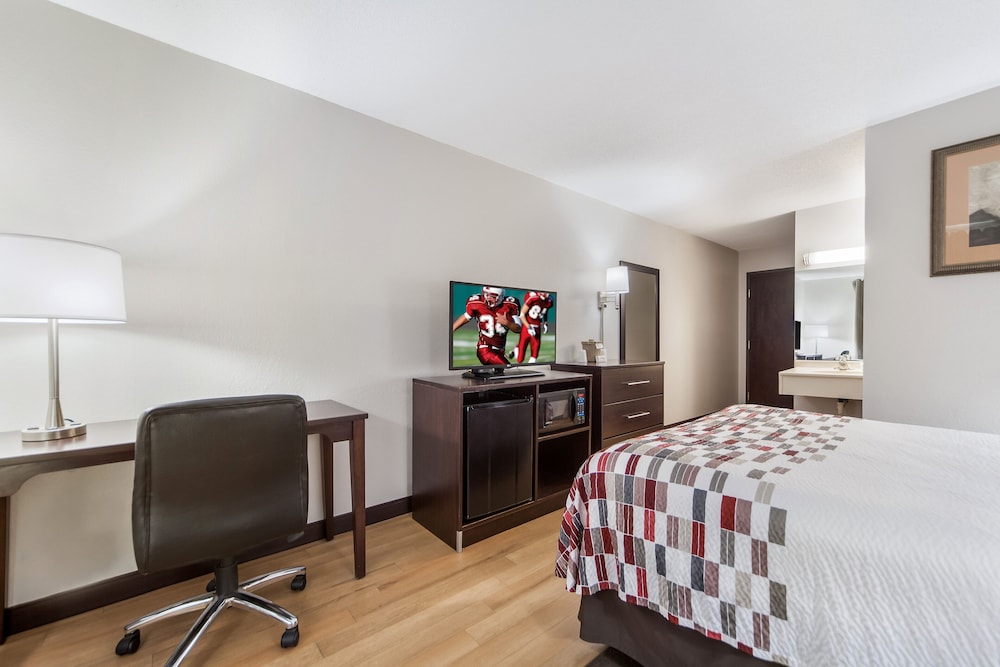 Red Roof Inn & Suites Omaha Council Bluffs - photo 9