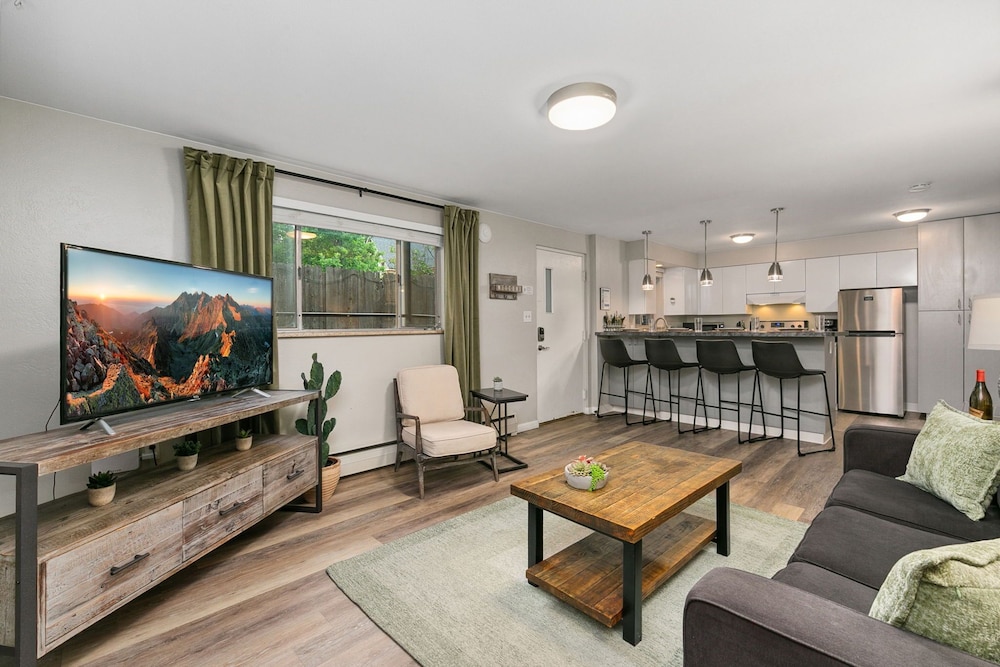 Peterson Flats Urban Group Getaway in Fort Collins, United States