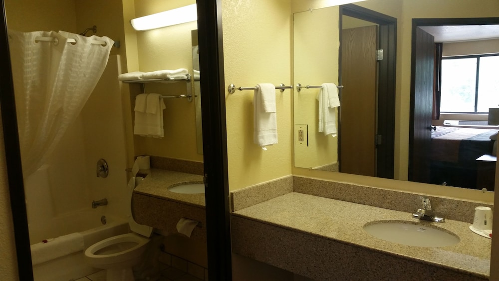 Super 8 by Wyndham Wheeling WV - photo 22