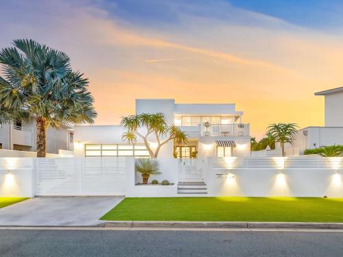 Coastal Luxe 200m To The Beach Plus Pool — Kingscliff