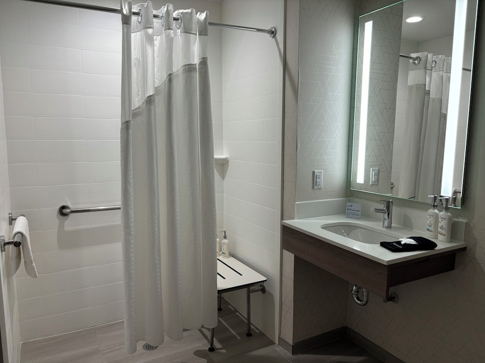 Holiday Inn Express Hotel & Suites St. Robert by IHG - photo 27