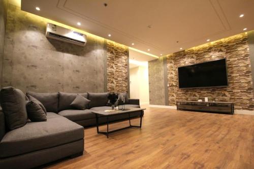 شقة ارضية واسعة Spacious Ground Floor Apartment — 4-Star Luxury Hotel in Riyadh, Saudi Arabia