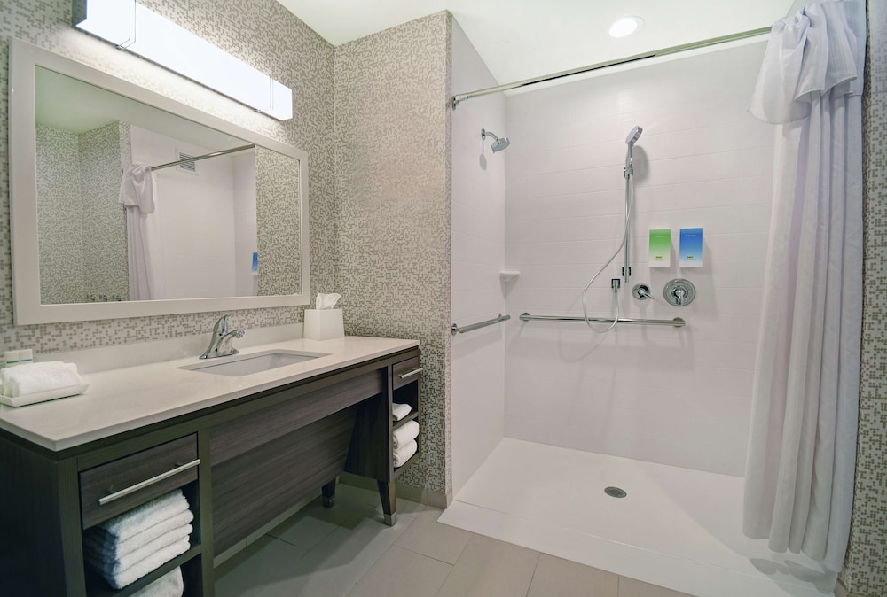 Home2 Suites by Hilton Beloit - photo 29