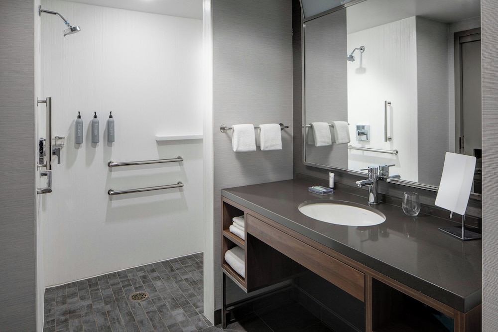 Courtyard by Marriott Chicago Downtown River North - photo 26