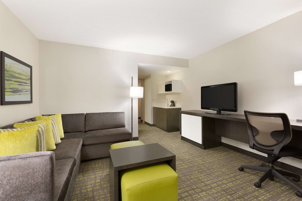 Embassy Suites by Hilton Newark Wilmington South - photo 9