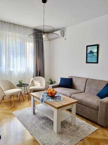 Lana apartment Petrovac — 4-Star Luxury Hotel in Petrovac Na Moru, Montenegro