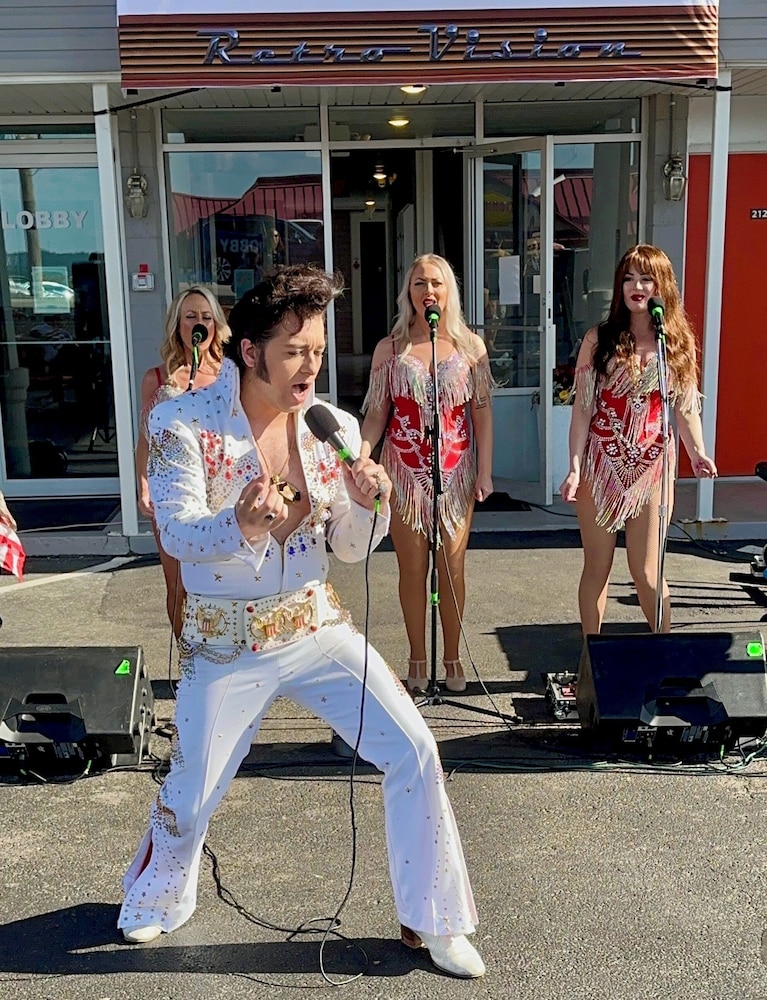 The Retro Hotel - photo 35