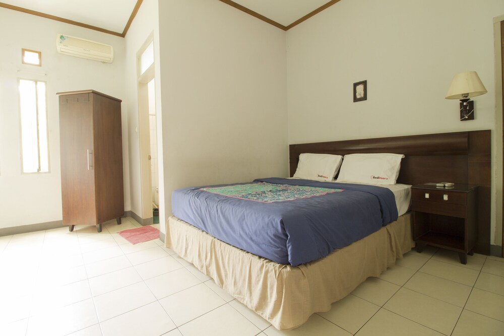 RedDoorz @ Setrasari - last minute hotel in Bandung